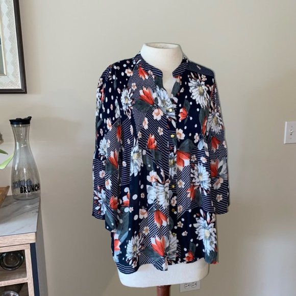 ✨2/$15 Spense Medium Black sheer floral blouse - Picture 3 of 9